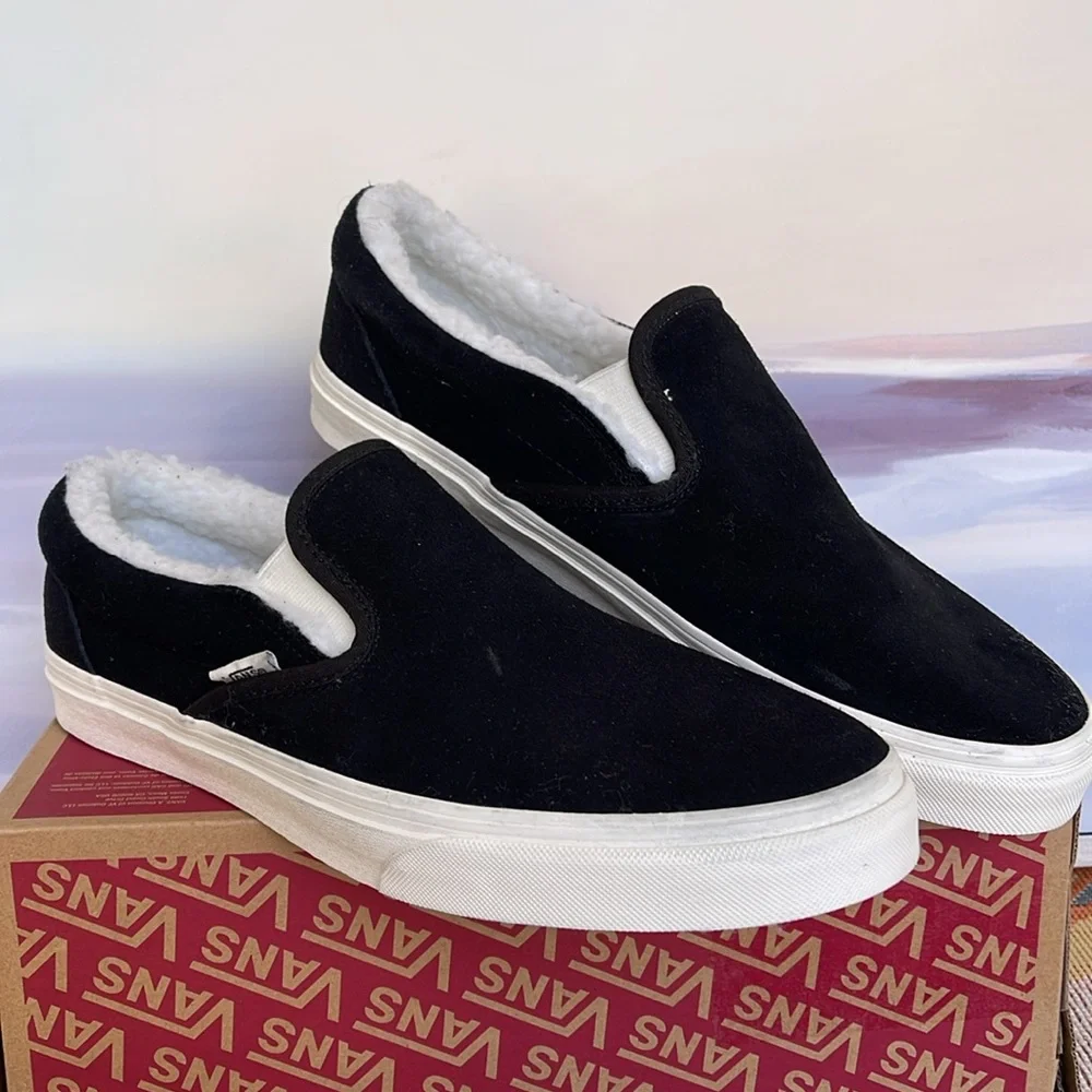Vans • Men’s Classic Slip-On
Cozy Hug Black
VN0A5A08BM8
Sneakers - Picture 4 of 16